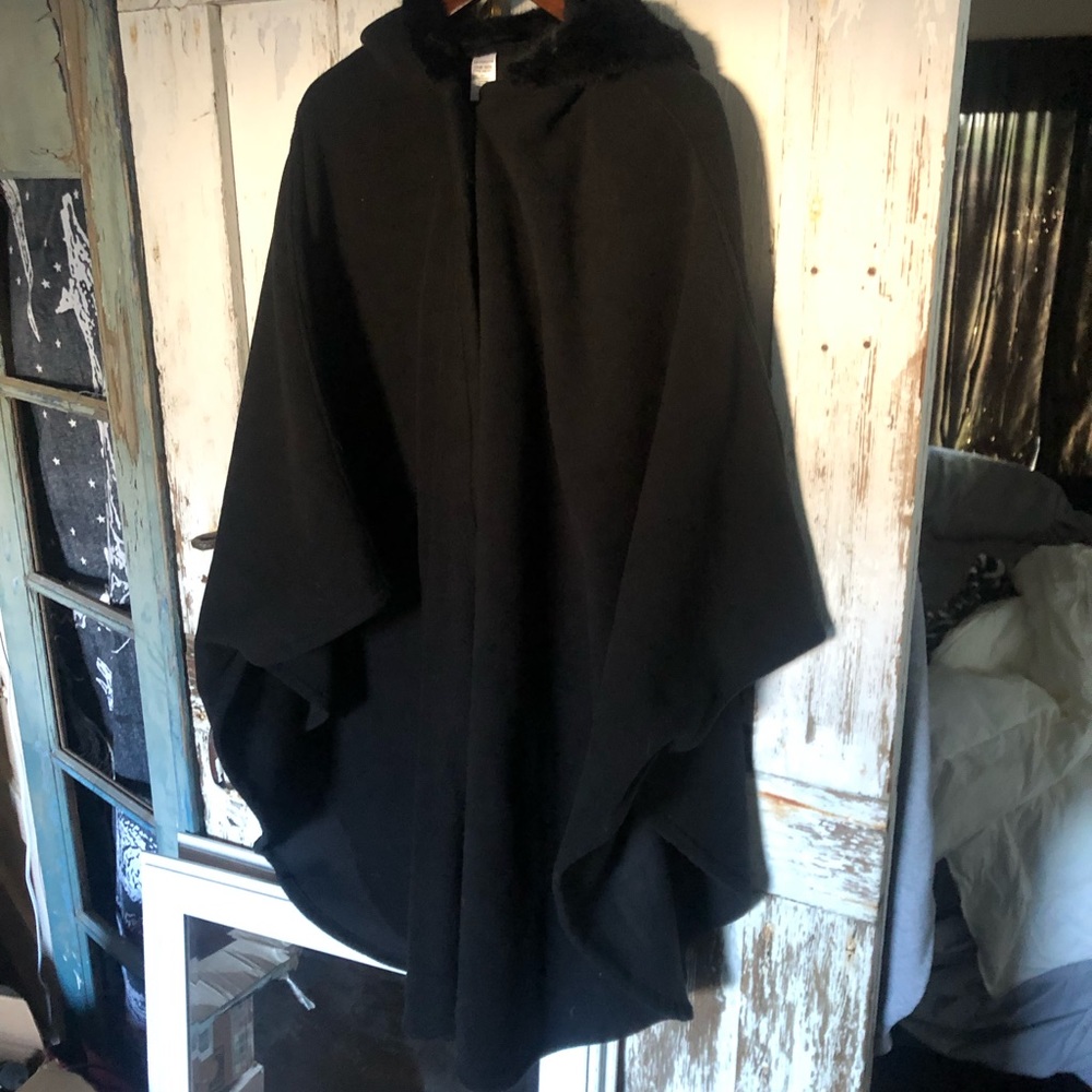 LIZ CLAIBORNE FLEECE FAUX FUR PONCHO